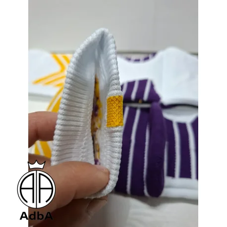 Medias de compresion deportiva para basquet blanca y violeta  N 23